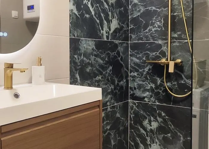 Stylish Living Elegant One Bedroom *