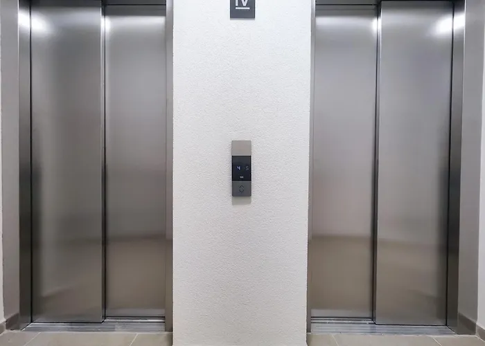 Stylish Living Elegant One Bedroom *